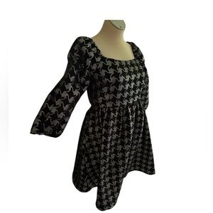NWT Moon River Black and Silver Puff Sleeve Dress SIZE SMALL
